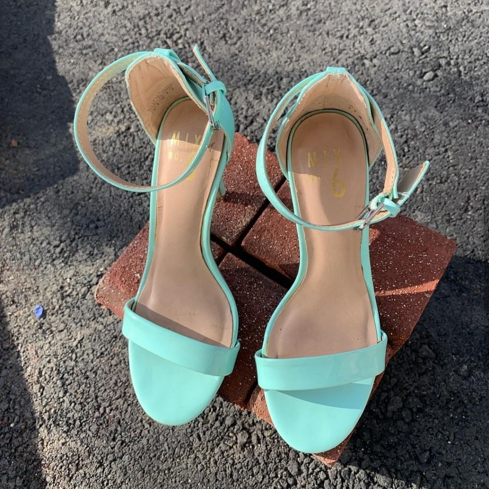 Heels - Picture 2 of 3